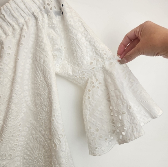 Trina Turk Off Shoulder White Eyelet Top Bell Sleeves Slightly Cropped Size Medi - Picture 4 of 7